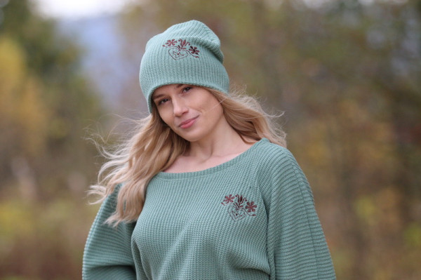 Dámska vyšívaná čiapka