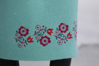 Dlhý vlnený vyšívaný kabát Srieň