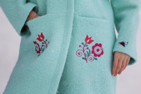 Dlhý vlnený vyšívaný kabát Srieň