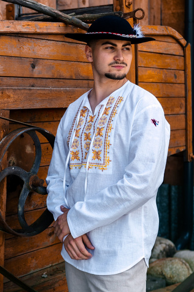 Ľudová ľanová vyšívaná...