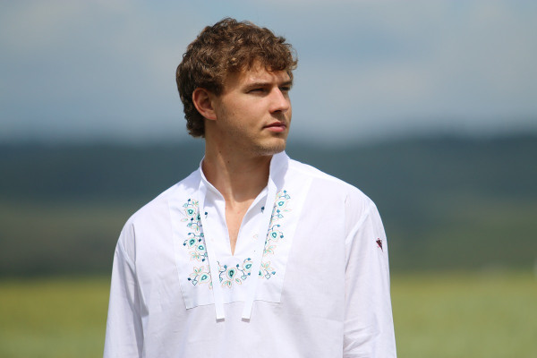 Ľudová vyšívaná bavlnená...