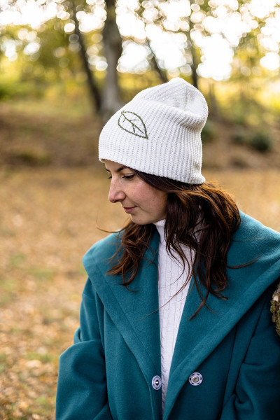 Dámska vyšívaná čiapka